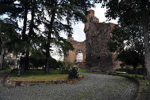 Piazza_di_Santa_Croce_in_Gerusalemme-Museo_Storico_dei_Granatieri (4)