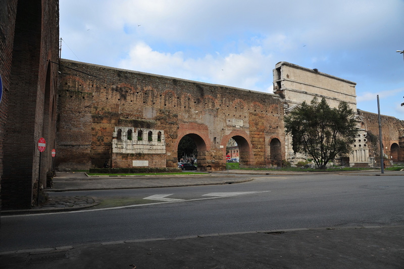 Piazzale_Labicano-Resti_Porta_Romana