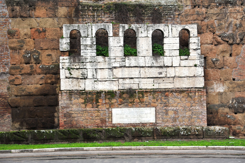 Piazzale_Labicano-Resti_Porta_Romana (2)