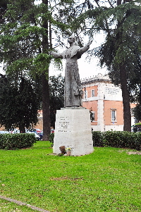 Piazzale_del_Verano-Monumento_a_Pio_XII