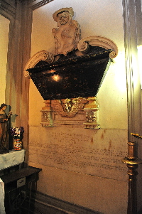 Via_Giovanni_Giolitti-Chiesa_di_S_Bibiana-Cappella_sinistra_S_Gertrude-Tomba_di_Vincenzo_Pacetti-1681