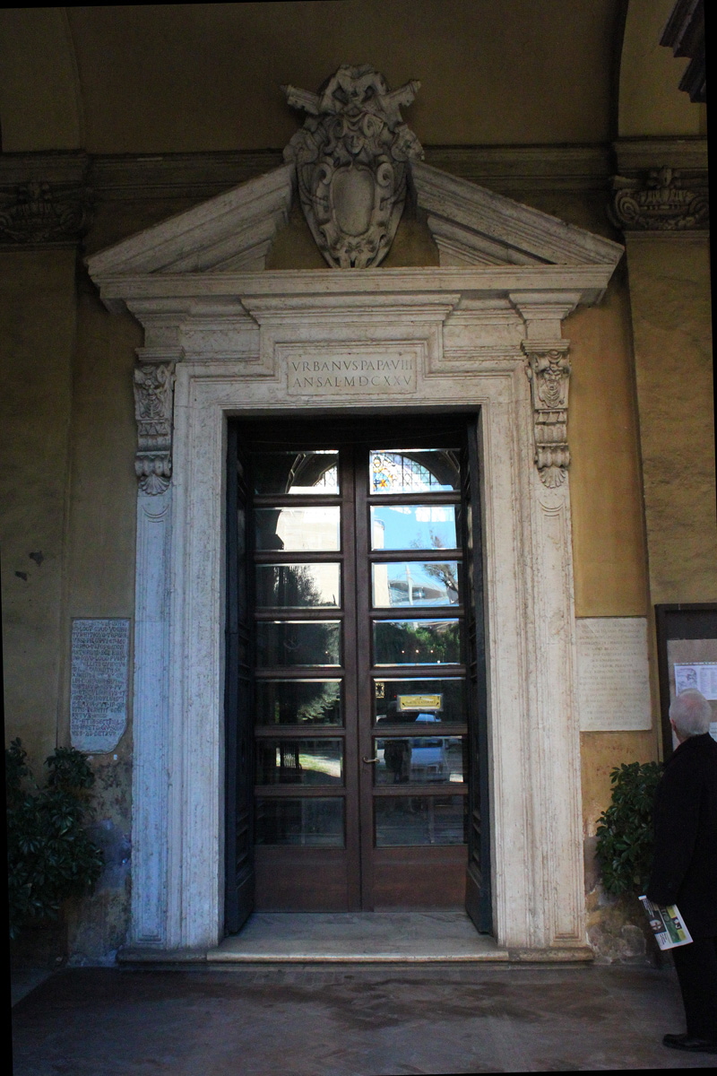 Via_Giovanni_Giolitti-Chiesa_di_S_Bibiana-Ingresso (4)