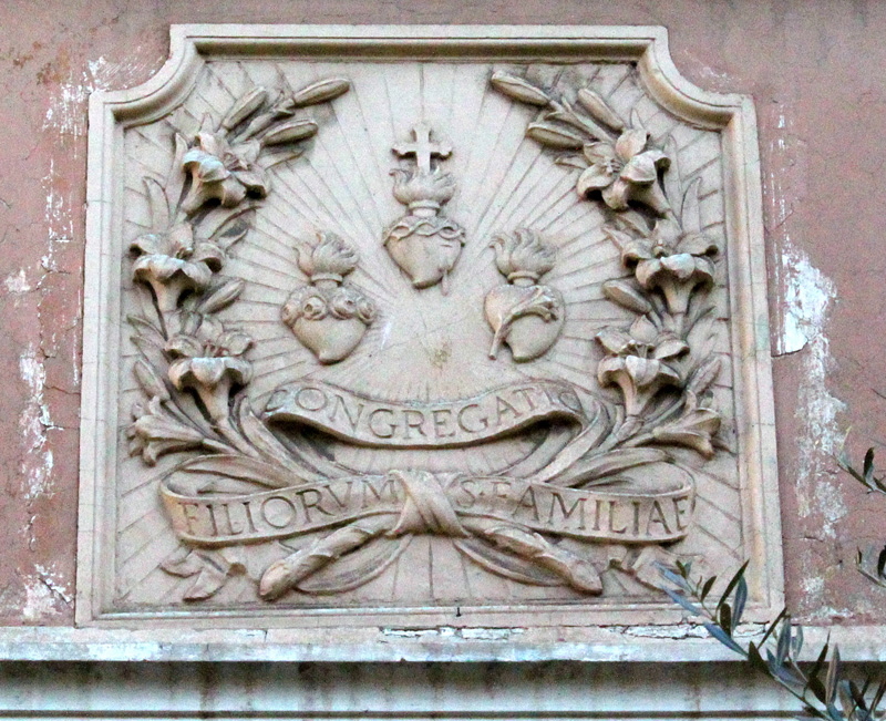 Via_Giovanni_Giolitti-Chiesa_di_S_Bibiana-Stemma_della_Congregazione_dei_Figli_della_Sacra_Fmiglia (2)