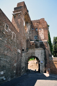 Largo della Sanit - Arco di Dolabella (4)