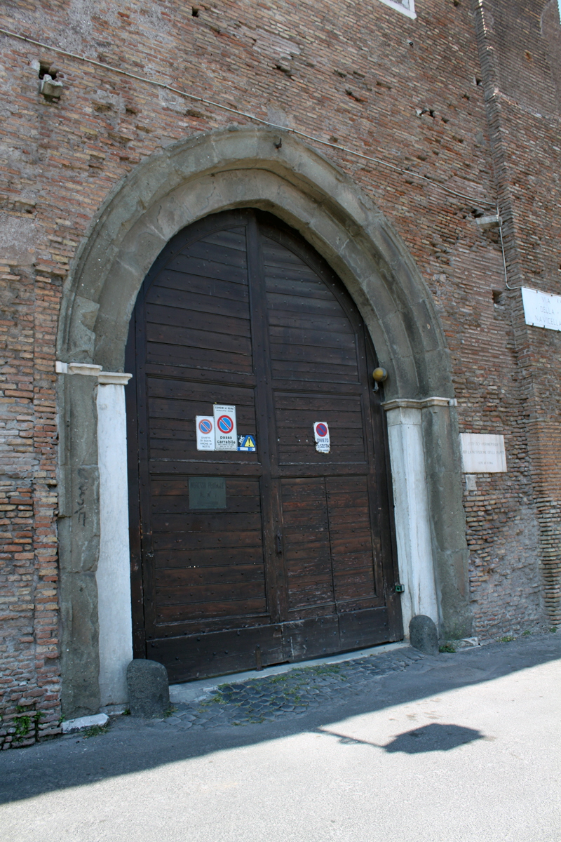 Largo della Sanit - Monastero dei Trinitari - portale (2)