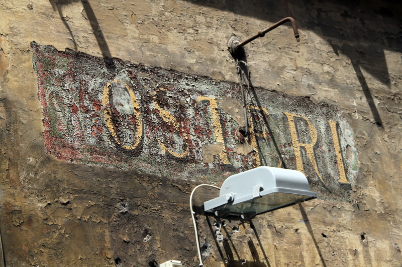 Via della Madonna dei Monti n-32 - OSTERIA insegna antica (2)