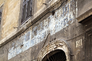 Via della Madonna dei Monti n-91 - insegna antica