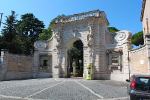 via della Navicella - Villa Celimontana - Portale