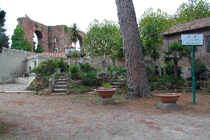 via della Navicella - Villa Celimontana - ruderi