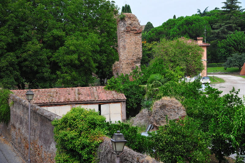 via di S Paolo della Croce - Chiesa di S Tommaso in Formis - vista dalla Cella di S Giovanni de Matha (2)