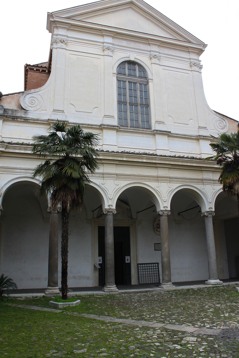 Piazza_di_S_Clemente-Basilica_di_S_Clemente-Patio (8)