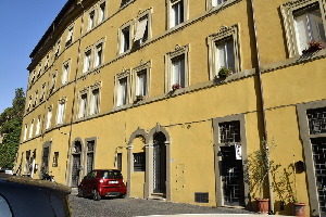 Piazza_degli_Zingari-Palazzo_al_n_24-25