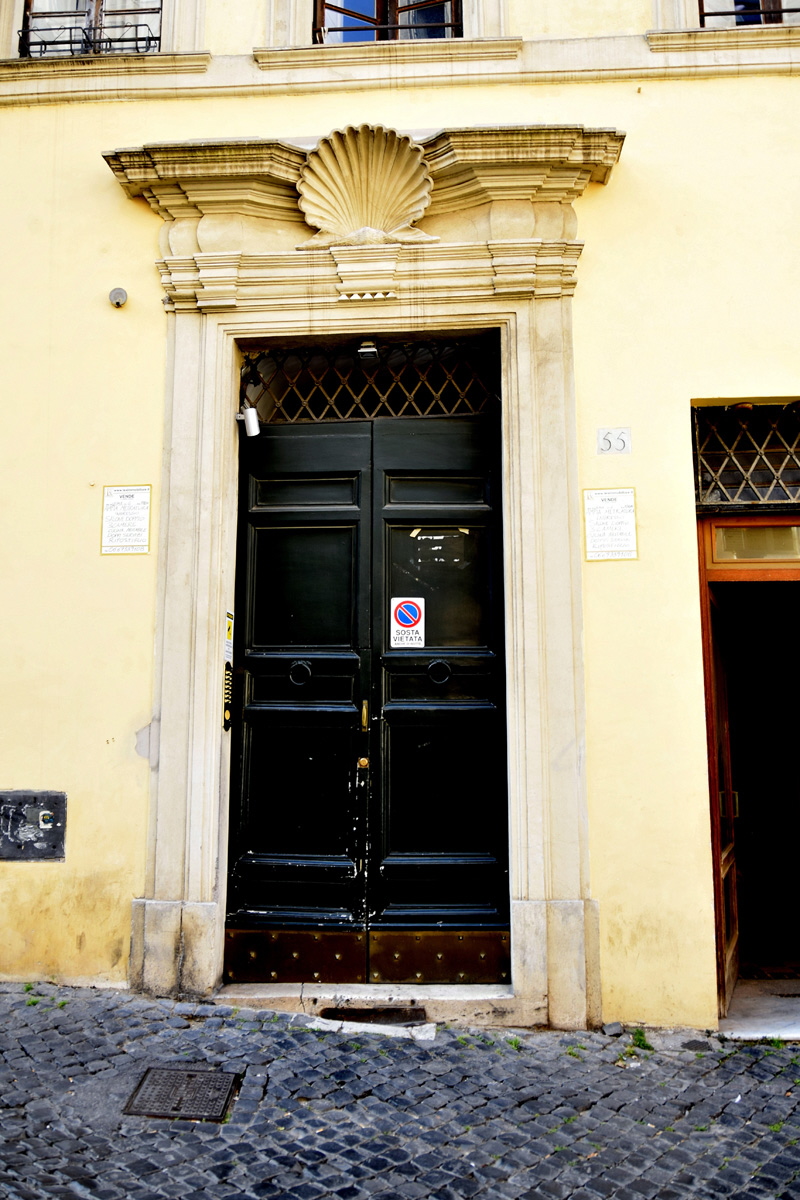 Piazza_degli_Zingari-Palazzo_al_n_55-Portone