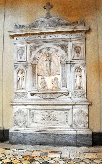 Piazza_di_S_Clemente-Basilica_di_S_Clemente-Monumento_a_Frederick_Ambrose_Ramsden-1859