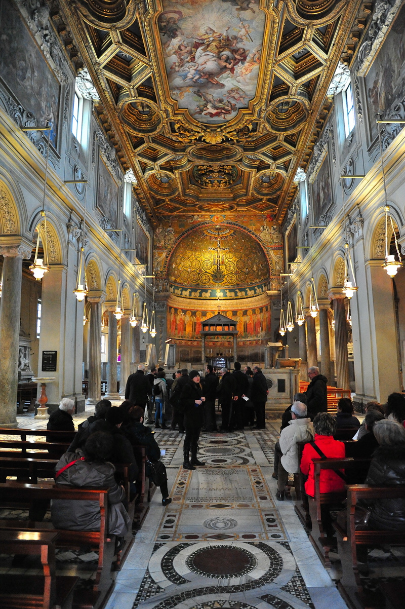 Piazza_di_S_Clemente-Basilica_di_S_Clemente-Navata_Centrale