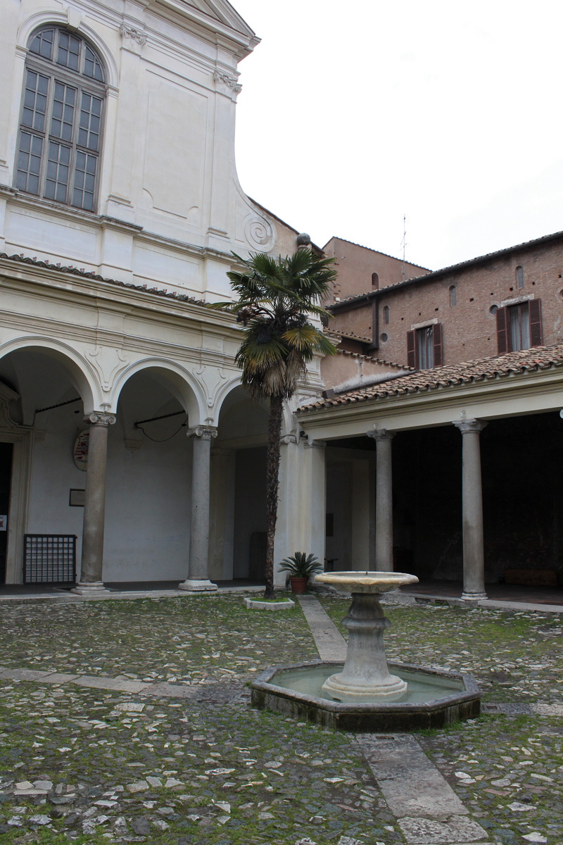 Piazza_di_S_Clemente-Basilica_di_S_Clemente-Patio (7)