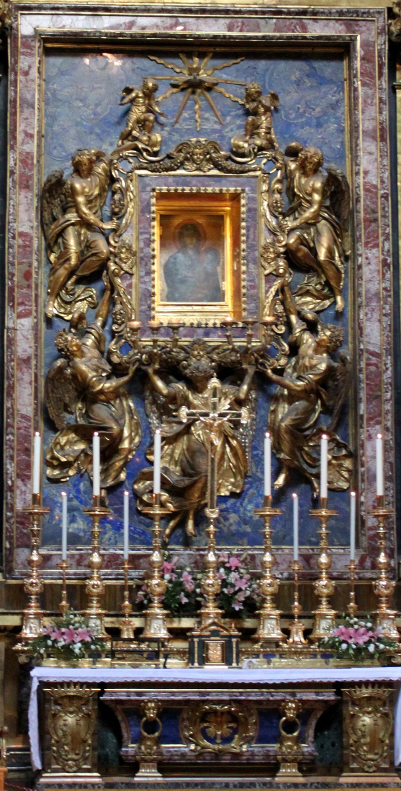 Piazza di S Maria Maggiore - Altare cappella Paolinabis