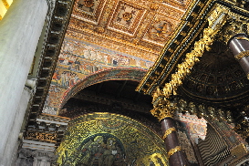 Piazza di S Maria Maggiore - Arco trionfale