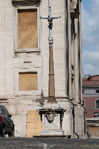 Piazza di S Maria Maggiore - Chiesa di S Maria Maggiore - Croce o cannone_01