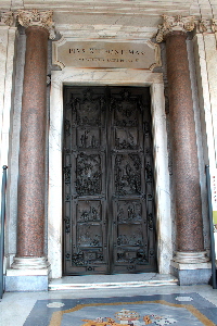 Piazza di S Maria Maggiore - Chiesa di S Maria Maggiore - Porta esterna