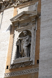 Piazza di S Maria Maggiore - Chiesa di S Maria Maggiore - Statua esterna