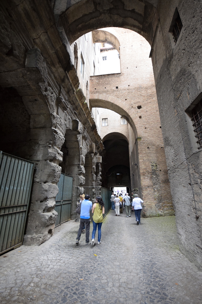 Piazza_dei_SS_Giovanni_e_Paolo-Tempio_di_Claudio (19)