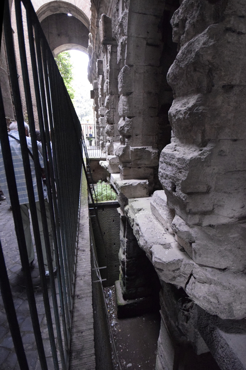 Piazza_dei_SS_Giovanni_e_Paolo-Tempio_di_Claudio (6)