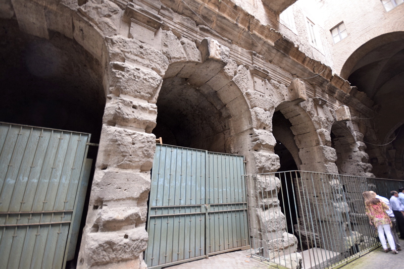 Piazza_dei_SS_Giovanni_e_Paolo-Tempio_di_Claudio (9)