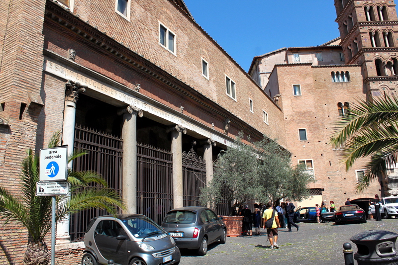 Piazza dei SS Giovanni e Paolo -  Chiesa di S Giovanni e Paolo-Portico