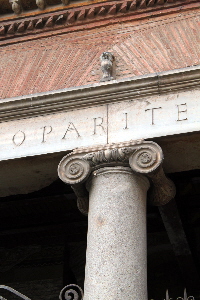 Piazza dei SS Giovanni e Paolo -  Chiesa di S Giovanni e Paolo - Capitello del portico (3)