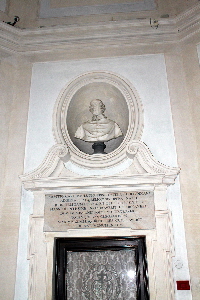 Piazza dei SS Giovanni e Paolo -  Chiesa di S Giovanni e Paolo - Sacrestia - Monumento Cardinale Fabritio Paulutio