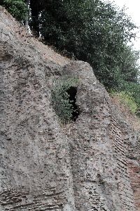 via Claudia - Mura di fondazione del Tempio di Claudio (2)