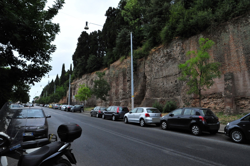 via Claudia - Mura di fondazione del Tempio di Claudio (9)