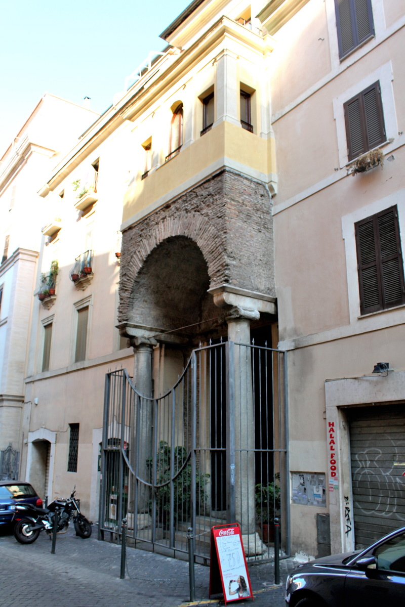 via di S Martino ai Monti - Ingresso S Prassede (2)