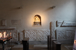 via di S Prassede - Chiesa di S Prassede - Cappella del Crocifisso - Lapidi antiche