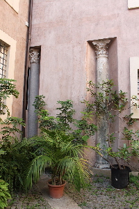 via di S Prassede - Chiesa di S Prassede - Portico (7)