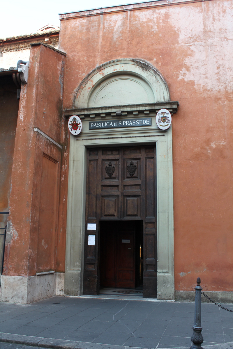 via di S Prassede - Chiesa di S Prassede - ingresso laterale