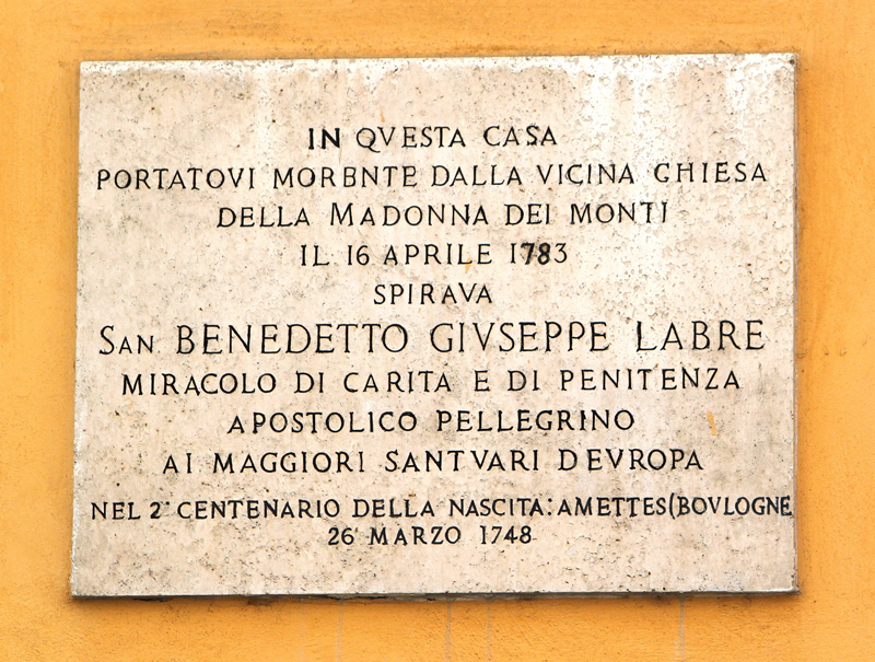 Via dei Serpenti n-3 - Lapide della morte di Benedetto Giuseppe Labre