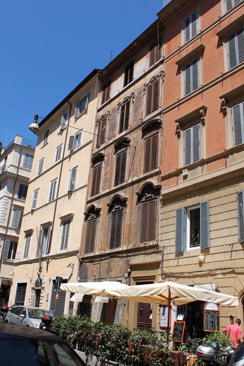 Via dei Serpenti n-86 - Palazzo Valentini