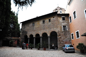 via di S Stefano Rotondo - chiesa di S Stefano Rotondo - Portico (2)