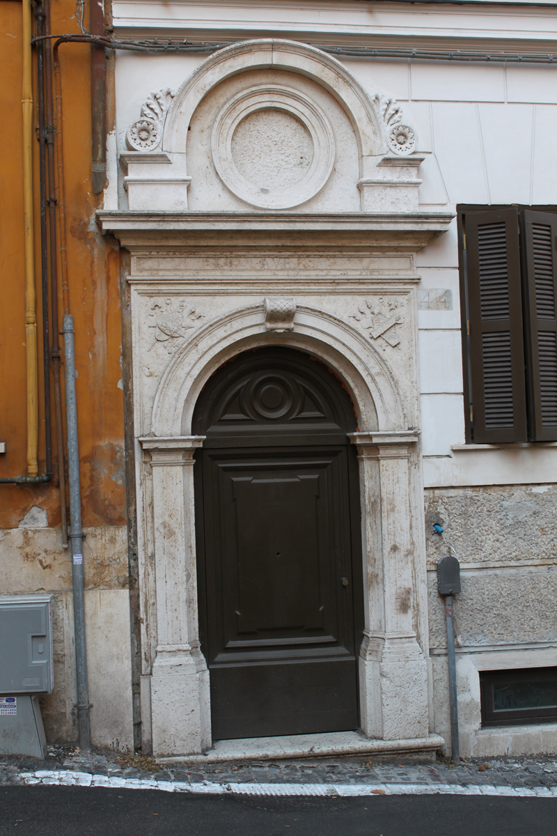 via Sforza n-44 - Palazzetto - portale