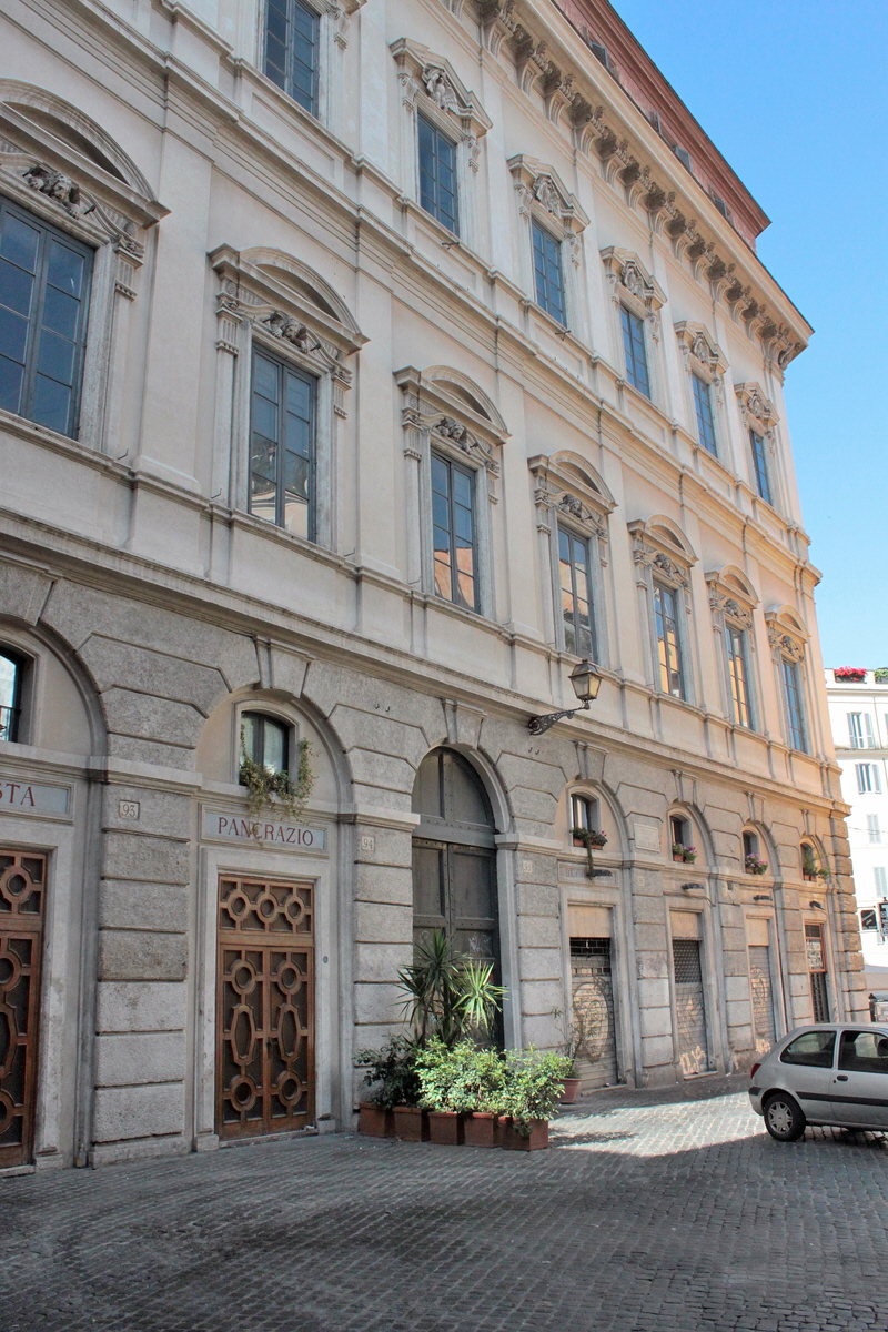 Piazza_del_Biscione-Palazzo_Orsini_al_n_95