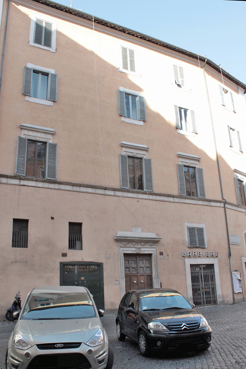 Piazza_del_Teatro_di_Pompeo-Palazzo Ceccolo_Pichi_al_n_43