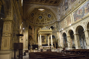 Piazza_della_Cancelleria-Chiesa_di_S_Lorenzo_in_Damaso-Navata_centrale (2)
