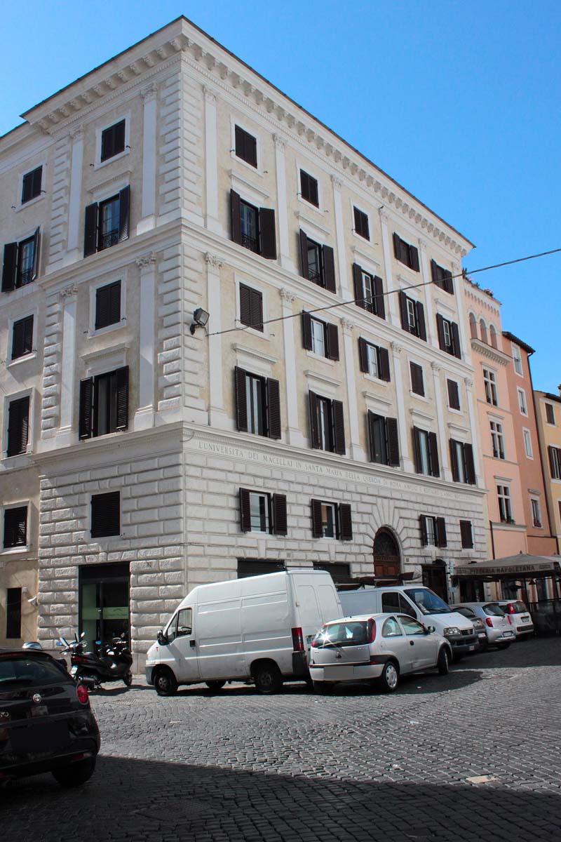 Piazza_della_Cancelleria-Palazzo_al_n_85