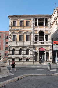 Via_dei_Baullari-Palazzo_Le_Roy_al_n_168