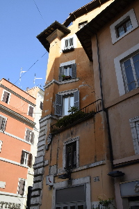 Via_dei_Baullari-Palazzo_al_n_140a