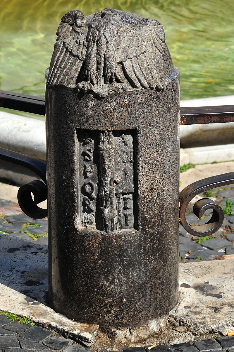 Piazza_Navona-Fontana del_Moro (10)