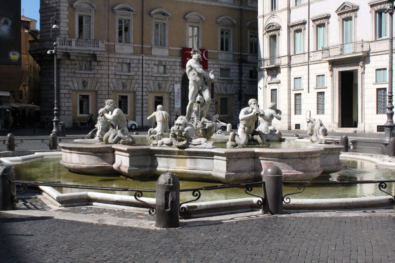 Piazza_Navona-Fontana del_Moro (16)