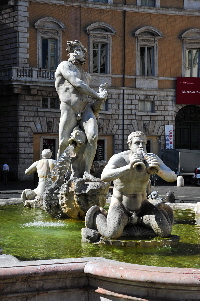 Piazza_Navona-Fontana del_Moro (3)